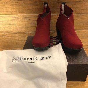 Bernie Mev Womens Malie Slip On red fabric Wedge Booties, US 7.5